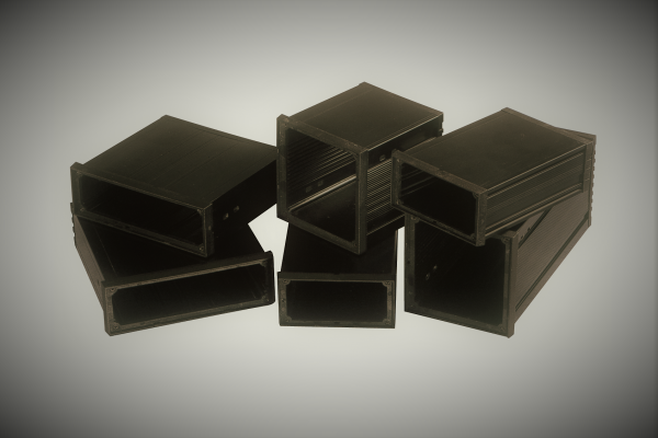 CONTENITORI IN PLASTICA A NORME DIN 43700